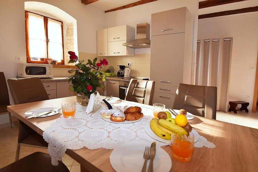 Apartment Malia Kastelir