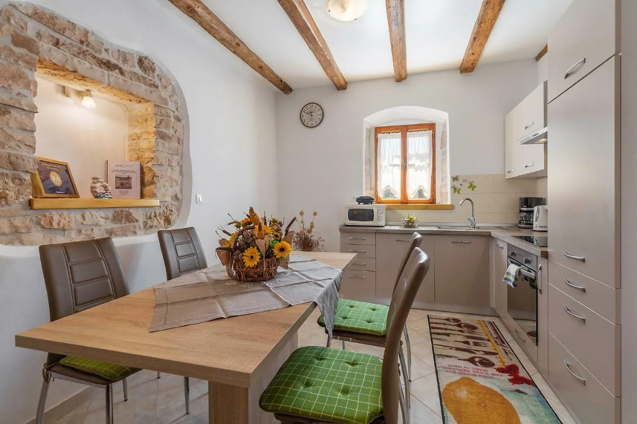 Apartment Malia Kastelir