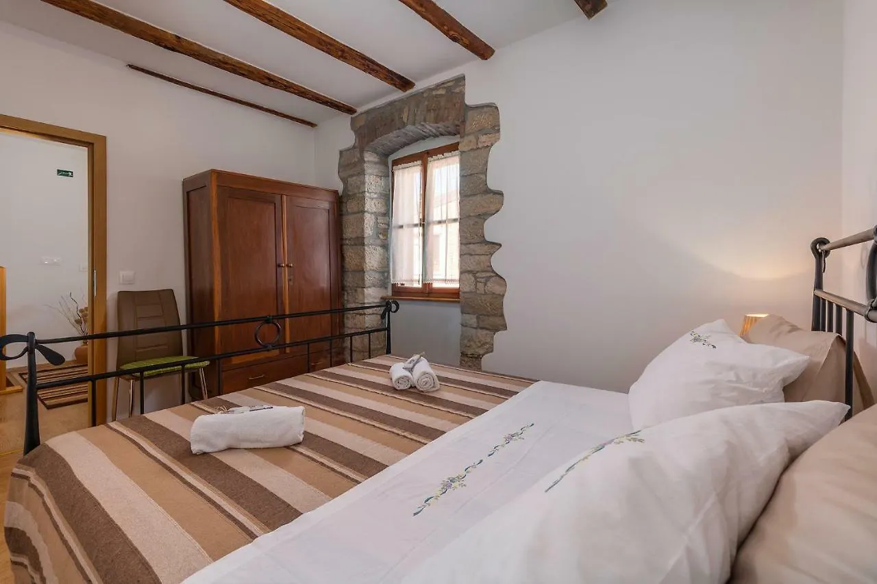 Apartment Malia Kaštelir