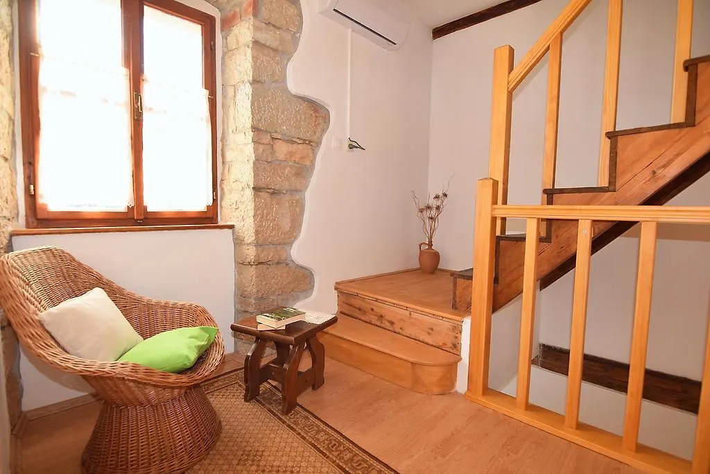 Apartment Malia Kastelir  0*,  Croatia