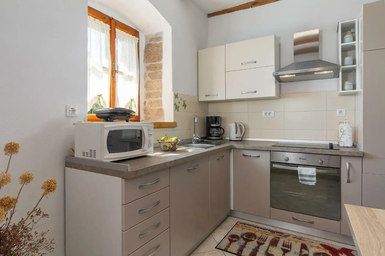 Apartment Malia Kastelir  Croatia