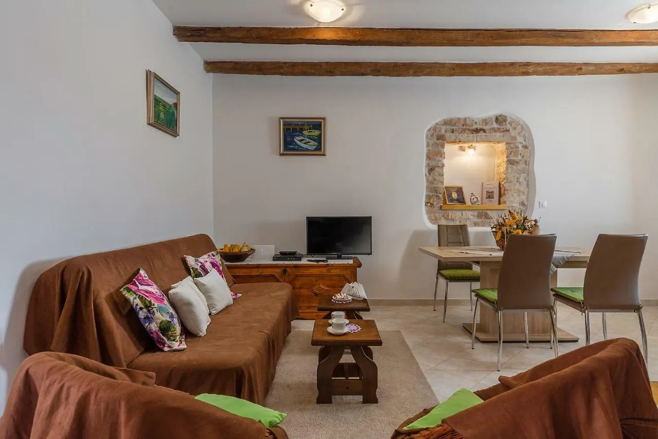 Apartment Malia Kastelir