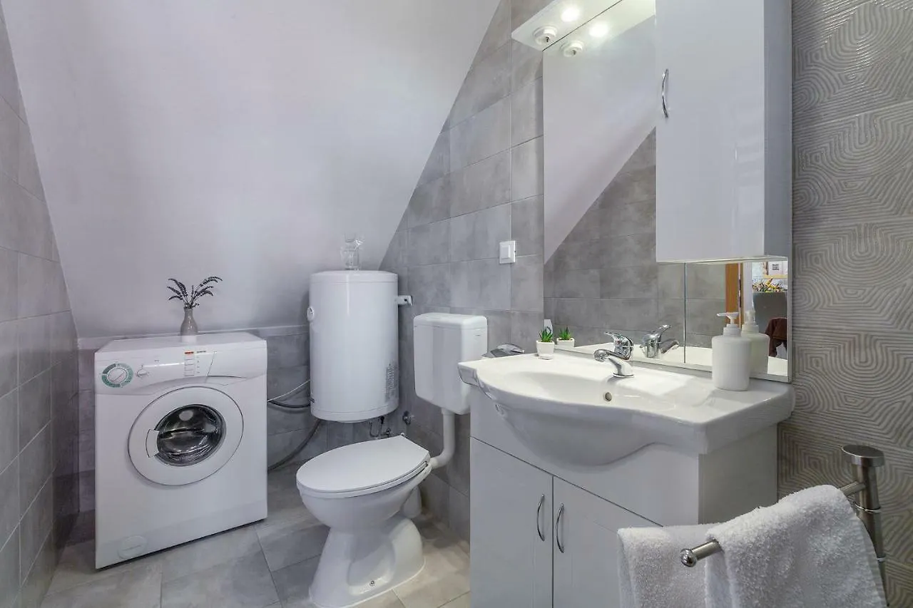 Apartment Malia Kastelir  Croatia